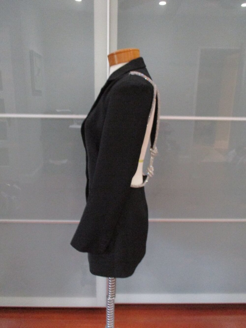 Bella Barnett Open Back Bejeweled Fitted Black Blazer - Picture 3 of 11